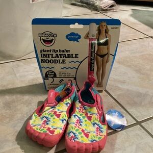 Water shoe and float bundle